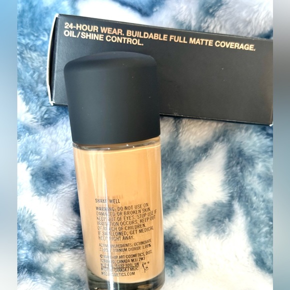Mac Cosmetics STUDIO FIX FLUID SPF 15 24HR MATTE FOUNDATION + OIL CONTROL (NEW) - Picture 5 of 10